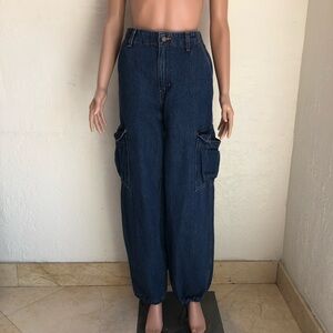 Vintage Y2K Levi’s 94 Baggy Dark Blue Cargo Jeans Women’s Size 29 High Waist